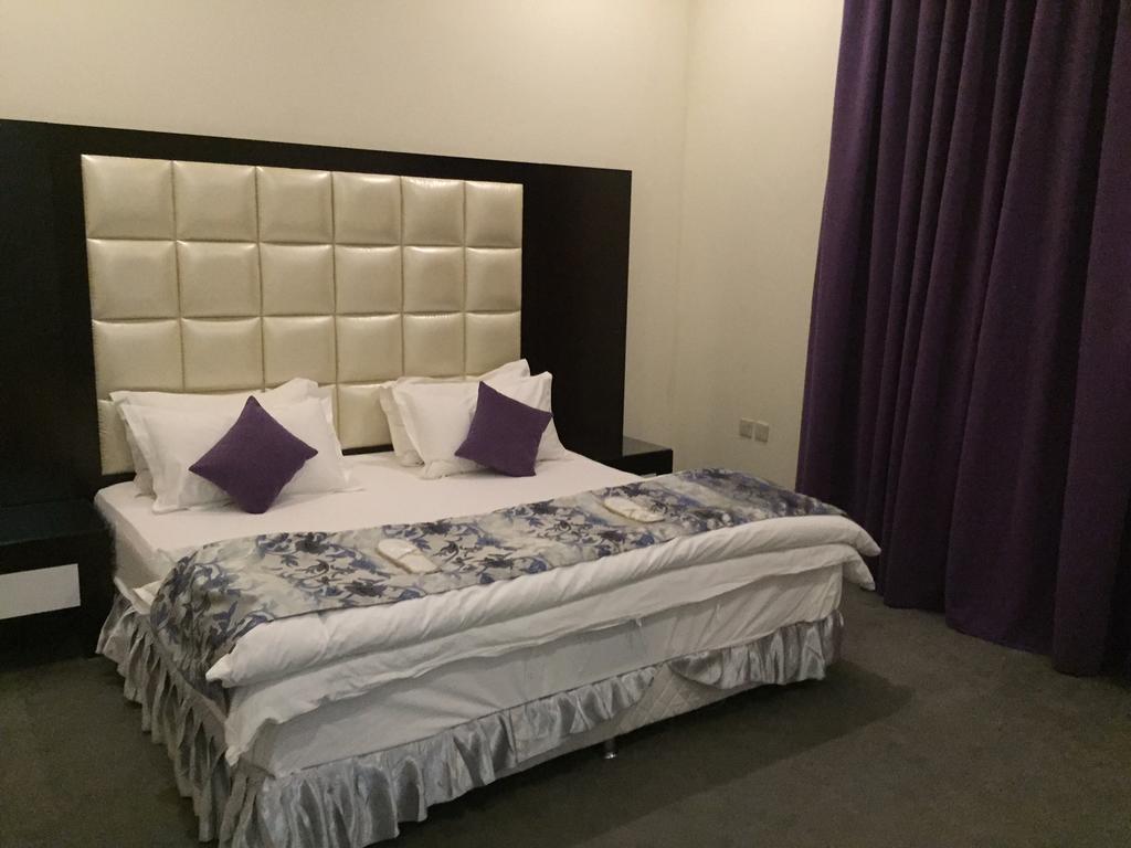Terhal Hotel Suites Хаил Екстериор снимка